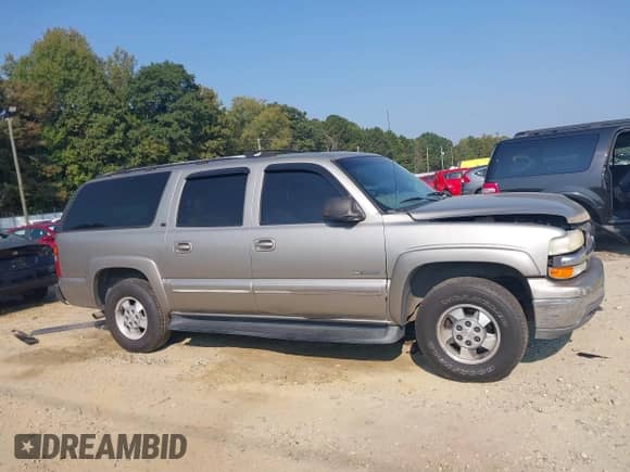2000 Chevrolet Suburban LS with VIN 3GNEC16T0YG117077, listed as a IAAI auction lot 43236224 with 303,136 mi miles and . Bid and sale history available at DreamBid. Image 13.