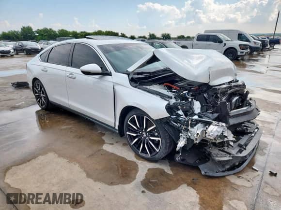 2024 Honda Accord Touring with VIN 1HGCY2F80RA043325, listed as a Copart auction lot 70114015 with 58,533 mi miles and Salvage title. Bid and sale history available at DreamBid. Image 4.