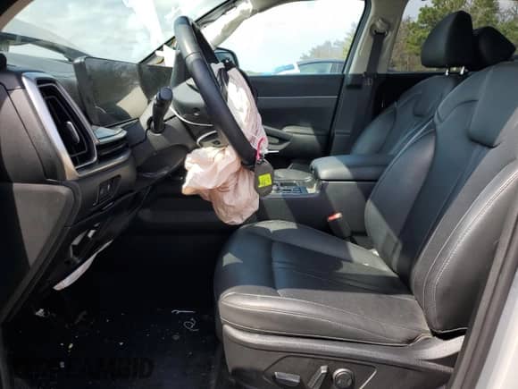 2025 Kia Sorento EX с VIN 5XYRH4JFXSG310292, выставлен на аукционе Copart как лот 68256905 с пробегом 15 979 миль миль и Списание • Salvage title. История ставок и продаж доступна на DreamBid. Изображение 7.