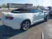 2019 Chevrolet Camaro 1LT z VIN 1G1FB3DS7K0120438, wystawiony jako IAAI lot #42020580 z przebiegiem 91 640 mil mil oraz . Historia ofert i sprzedaży dostępna na DreamBid. Obrazek 4.