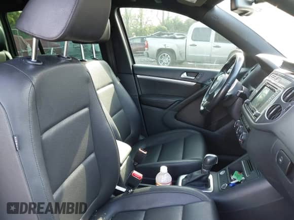 2016 Volkswagen Tiguan S with VIN WVGAV7AX4GW559726, listed as a IAAI auction lot 42143748 with 78,069 mi miles and . Bid and sale history available at DreamBid. Image 5.