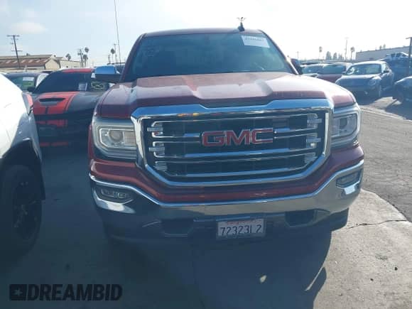 2018 GMC Sierra 1500 SLT z VIN 3GTP1NEC7JG332428, wystawiony jako IAAI lot #43496885 z przebiegiem Nie podano mil oraz . Historia ofert i sprzedaży dostępna na DreamBid. Obrazek 12.