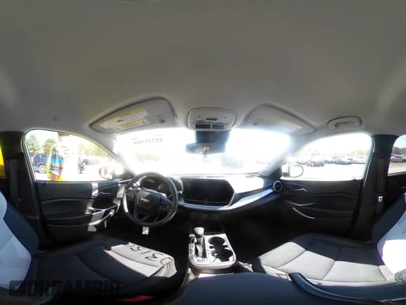 2025 Chevrolet Trax LS with VIN KL77LFEP5SC237595, listed as a IAAI auction lot 42231508 with 1,368 mi miles and . Bid and sale history available at DreamBid. Image 19.