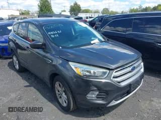 2017 Ford Escape SE z VIN 1FMCU9GD3HUB64504, wystawiony jako IAAI lot #43069107 z przebiegiem 133 830 mil mil oraz . Historia ofert i sprzedaży dostępna na DreamBid. Obrazek 1.