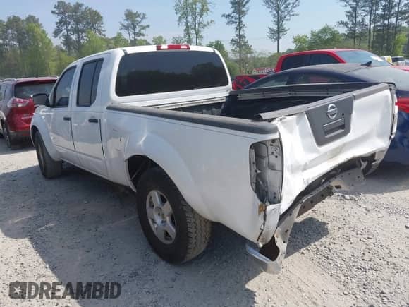 2007 Nissan Frontier SE z VIN 1N6AD09U87C421940, wystawiony jako IAAI lot #42051182 z przebiegiem 235 216 mil mil oraz . Historia ofert i sprzedaży dostępna na DreamBid. Obrazek 3.