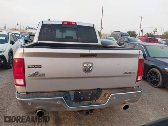 2016 Ram 1500 Outdoorsman z VIN 1C6RR7LT7GS235576, wystawiony jako IAAI lot #42109073 z przebiegiem 189 784 mil mil oraz . Historia ofert i sprzedaży dostępna na DreamBid. Obrazek 16.