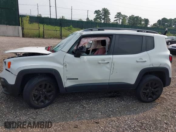 2018 Jeep Renegade Latitude z VIN ZACCJBBB7JPH09508, wystawiony jako IAAI lot #42896543 z przebiegiem 123 776 mil mil oraz . Historia ofert i sprzedaży dostępna na DreamBid. Obrazek 14.