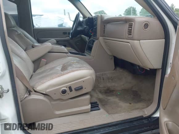 2006 Chevrolet Suburban LS z VIN 3GNFK16Z66G120834, wystawiony jako IAAI lot #42889549 z przebiegiem 268 279 mil mil oraz . Historia ofert i sprzedaży dostępna na DreamBid. Obrazek 5.