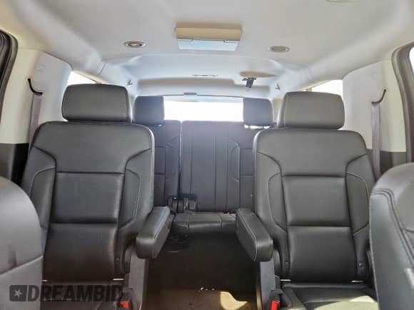 2017 Chevrolet Suburban Premier с VIN 1GNSKJKC7HR316042, выставлен на аукционе Copart как лот 65912715 с пробегом 98 027 миль миль и Списание • Salvage title. История ставок и продаж доступна на DreamBid. Изображение 10.