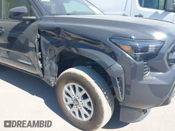 2024 Toyota Tacoma TRD Off Road with VIN 3TMLB5JN7RM022960, listed as a IAAI auction lot 43431604 with 25,332 mi miles and . Bid and sale history available at DreamBid. Image 6.
