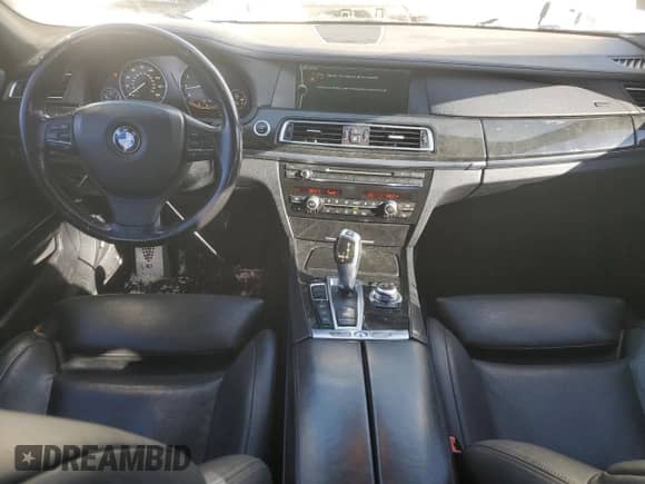 2012 BMW 7 Series 750i xDrive с VIN WBAKC6C5XCC396061, выставлен на аукционе Copart как лот 89175655 с пробегом 108 092 миль миль и Чистый • Clean title. История ставок и продаж доступна на DreamBid. Изображение 8.