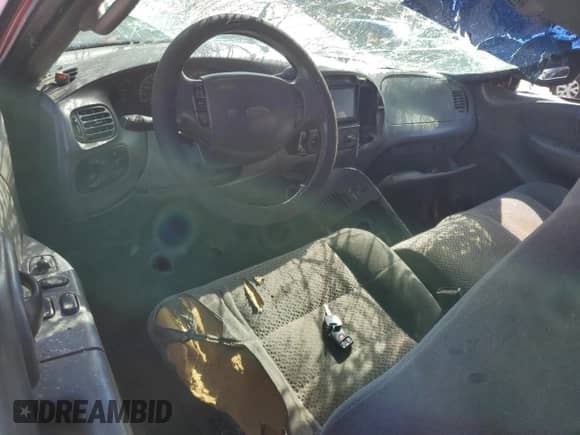 2001 Ford F-150 XL z VIN 1FTRF17W61NC00987, wystawiony jako Copart lot #45556095 z przebiegiem Nie podano mil oraz Szkoda całkowita • Salvage title. Historia ofert i sprzedaży dostępna na DreamBid. Obrazek 8.