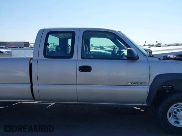 2005 Chevrolet Silverado 2500HD Work Truck with VIN 1GCHC29U45E324090, listed as a IAAI auction lot 42939960 with 149,940 mi miles and . Bid and sale history available at DreamBid. Image 14.