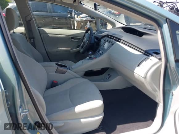 2015 Toyota Prius Four z VIN JTDKN3DU5F1941665, wystawiony jako IAAI lot #42569942 z przebiegiem 82 434 mil mil oraz . Historia ofert i sprzedaży dostępna na DreamBid. Obrazek 5.