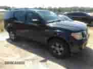 2005 Nissan Pathfinder LE z VIN 5N1AR18U25C761718, wystawiony jako IAAI lot #43180774 z przebiegiem 487 476 mil mil oraz . Historia ofert i sprzedaży dostępna na DreamBid. Obrazek 1.