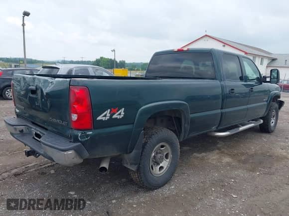 2005 Chevrolet Silverado 3500 SRW LT z VIN 1GCHK33255F889197, wystawiony jako IAAI lot #42454623 z przebiegiem 452 586 mil mil oraz . Historia ofert i sprzedaży dostępna na DreamBid. Obrazek 4.