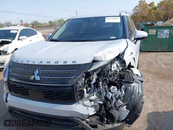 2024 Mitsubishi Outlander ES with VIN JA4J3UA88RZ090038, listed as a IAAI auction lot 42726016 with 6,623 mi miles and . Bid and sale history available at DreamBid. Image 12.