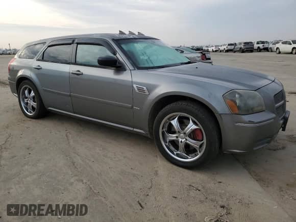 2005 Dodge Magnum SXT with VIN 2D4GZ48V75H557876, listed as a Copart auction lot 43465085 with 191,632 mi miles and Salvage title. Bid and sale history available at DreamBid. Image 4.