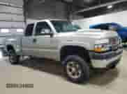 2001 Chevrolet Silverado 2500HD LS z VIN 1GCHK29U01E261048, wystawiony jako Copart lot #71836145 z przebiegiem 94 197 mil mil oraz Czysty tytuł • Clean title. Historia ofert i sprzedaży dostępna na DreamBid. Obrazek 4.
