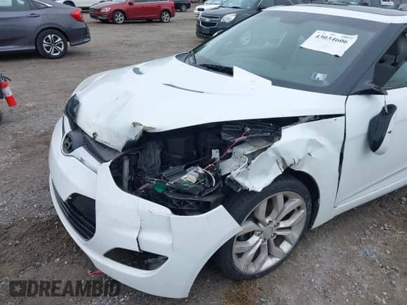 2013 Hyundai Veloster w/Gray Int z VIN KMHTC6AD0DU151892, wystawiony jako IAAI lot #43034606 z przebiegiem 138 148 mil mil oraz . Historia ofert i sprzedaży dostępna na DreamBid. Obrazek 6.