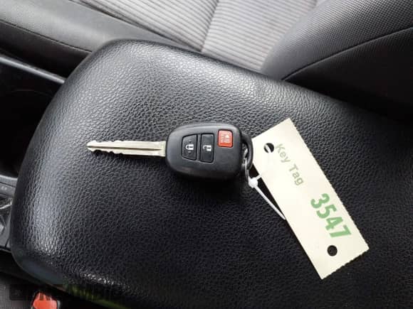 2015 Toyota RAV4 LE with VIN 2T3BFREV5FW257191, listed as a IAAI auction lot 43044084 with 188,256 mi miles and . Bid and sale history available at DreamBid. Image 11.