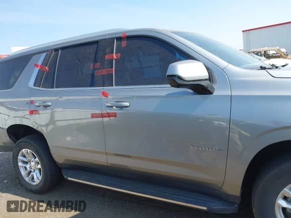 2025 Chevrolet Tahoe LT z VIN 1GNS5NRD9SR155150, wystawiony jako IAAI lot #43167943 z przebiegiem Nie podano mil oraz . Historia ofert i sprzedaży dostępna na DreamBid. Obrazek 13.