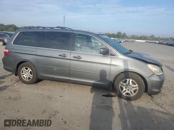 2007 Honda Odyssey EX z VIN 5FNRL38457B442775, wystawiony jako Copart lot #80508855 z przebiegiem 159 886 mil mil oraz Czysty tytuł • Clean title. Historia ofert i sprzedaży dostępna na DreamBid. Obrazek 4.