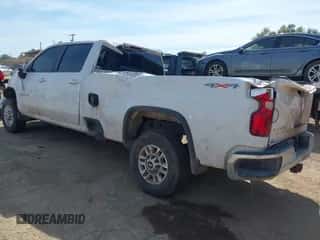 2024 Chevrolet Silverado 2500HD LT с VIN 1GC1YNE74RF469621, выставлен на аукционе IAAI как лот 43511135 с пробегом 46 966 миль миль и . История ставок и продаж доступна на DreamBid. Изображение 3.