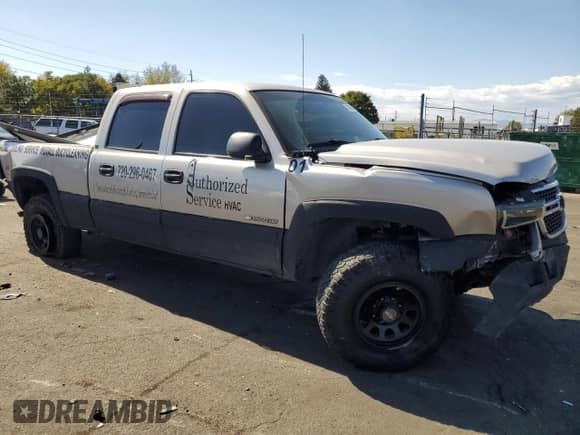2006 Chevrolet Silverado 1500HD LT2 z VIN 1GCGK13U66F108593, wystawiony jako Copart lot #73030914 z przebiegiem 242 799 mil mil oraz Szkoda całkowita • Salvage title. Historia ofert i sprzedaży dostępna na DreamBid. Obrazek 4.