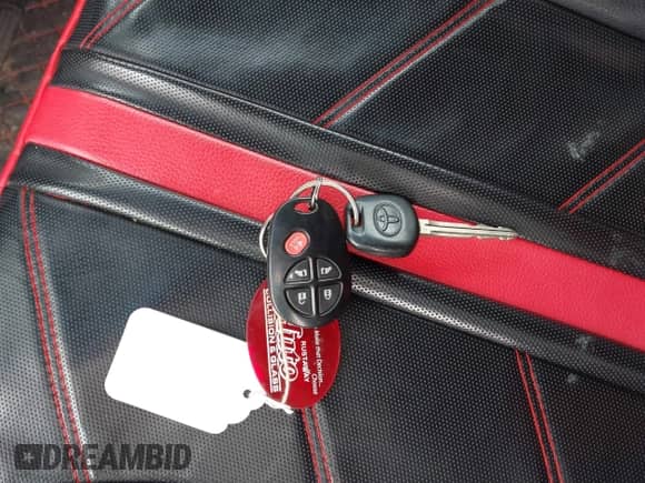 2014 Toyota Sienna LE z VIN 5TDJK3DC2ES076716, wystawiony jako IAAI lot #42138398 z przebiegiem 175 442 mil mil oraz . Historia ofert i sprzedaży dostępna na DreamBid. Obrazek 11.