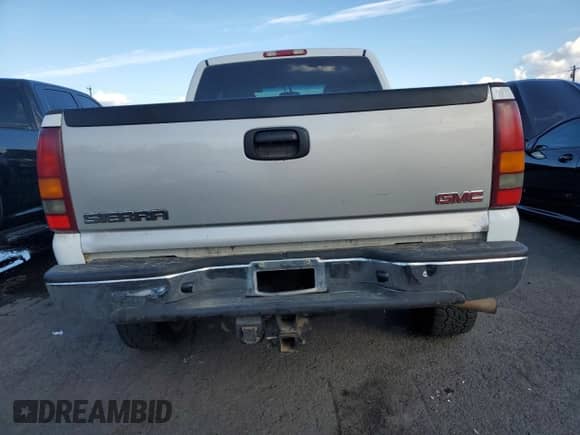 2003 GMC Sierra 1500 SLT z VIN 2GTEK19T731335445, wystawiony jako Copart lot #81689485 z przebiegiem Nie podano mil oraz Szkoda całkowita • Salvage title. Historia ofert i sprzedaży dostępna na DreamBid. Obrazek 6.