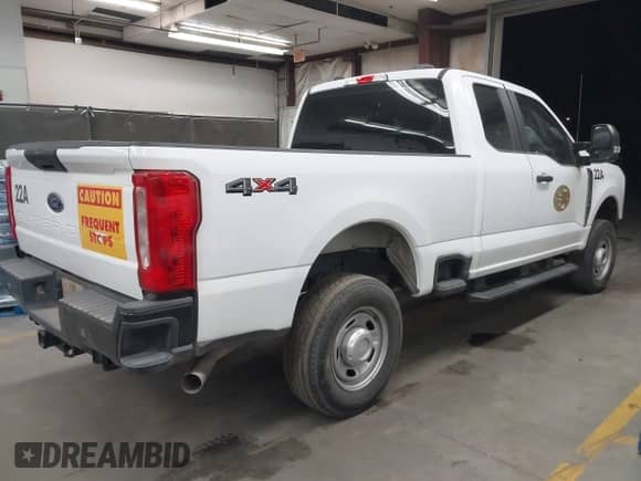 2023 Ford F-250 XL с VIN 1FT7X2BA0PEC81614, выставлен на аукционе IAAI как лот 43307660 с пробегом 42 236 миль миль и . История ставок и продаж доступна на DreamBid. Изображение 4.