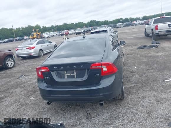 2013 Volvo S60 T5 Premier z VIN YV1612FS8D2180344, wystawiony jako IAAI lot #42863760 z przebiegiem 193 207 mil mil oraz . Historia ofert i sprzedaży dostępna na DreamBid. Obrazek 15.