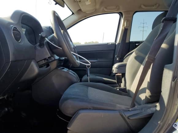 2014 Jeep Compass Sport with VIN 1C4NJDBB3ED828648, listed as a Copart auction lot 71368445 with 155,934 mi miles and Clean title. Bid and sale history available at DreamBid. Image 7.