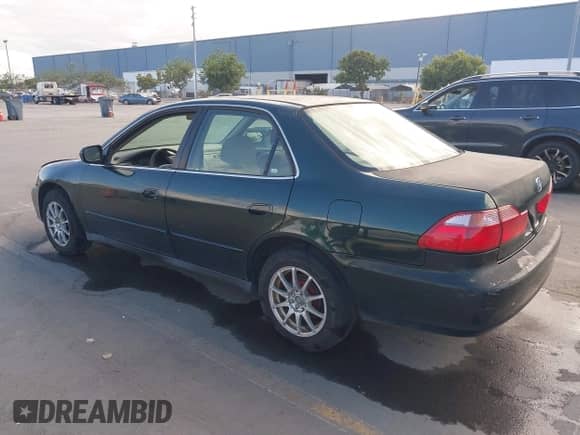 2000 Honda Accord SE with VIN JHMCG5670YC013463, listed as a IAAI auction lot 43431174 with 297,350 mi miles and . Bid and sale history available at DreamBid. Image 3.