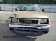 1998 Nissan Frontier XE z VIN 1N6DD21SXWC335532, wystawiony jako Copart lot #65150225 z przebiegiem 212 652 mil mil oraz Szkoda całkowita • Salvage title. Historia ofert i sprzedaży dostępna na DreamBid. Obrazek 5.