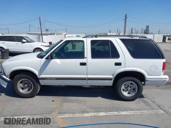 1996 Chevrolet Blazer z VIN 1GNCS13W5T2298221, wystawiony jako IAAI lot #43130956 z przebiegiem 119 444 mil mil oraz . Historia ofert i sprzedaży dostępna na DreamBid. Obrazek 14.