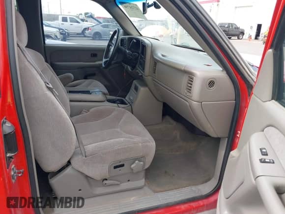2000 GMC Sierra 1500 SLE z VIN 1GTEK19T0YE130040, wystawiony jako IAAI lot #42724758 z przebiegiem 188 796 mil mil oraz . Historia ofert i sprzedaży dostępna na DreamBid. Obrazek 5.