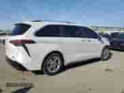 2023 Toyota Sienna Platinum z VIN 5TDESKFC4PS099796, wystawiony jako Copart lot #49534595 z przebiegiem 42 279 mil mil oraz Szkoda całkowita • Salvage title. Historia ofert i sprzedaży dostępna na DreamBid. Obrazek 3.