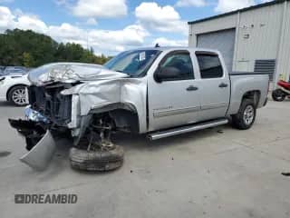 2011 Chevrolet Silverado 1500 LS z VIN 3GCPCREA8BG221906, wystawiony jako Copart lot #80081805 z przebiegiem 216 736 mil mil oraz Szkoda całkowita • Salvage title. Historia ofert i sprzedaży dostępna na DreamBid. Obrazek 1.