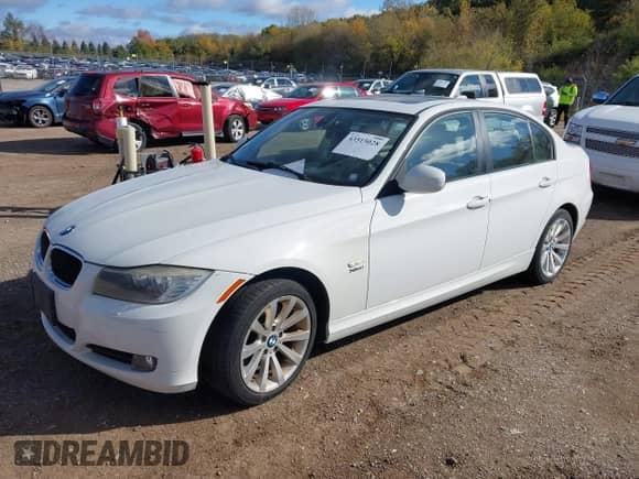 2011 BMW 3 Series 328i xDrive with VIN WBAPK7G54BNN86708, listed as a IAAI auction lot 43515028 with 140,694 mi miles and . Bid and sale history available at DreamBid. Image 2.