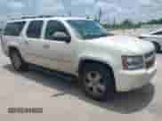 2009 Chevrolet Suburban LTZ z VIN 1GNFK36399R234676, wystawiony jako IAAI lot #42321922 z przebiegiem 419 096 mil mil oraz . Historia ofert i sprzedaży dostępna na DreamBid. Obrazek 1.