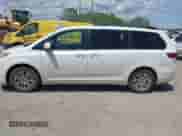 2017 Toyota Sienna XLE Auto Access Seat с VIN 5TDYZ3DC9HS889730, выставлен на аукционе IAAI как лот 42171616 с пробегом 92 822 миль миль и . История ставок и продаж доступна на DreamBid. Изображение 14.