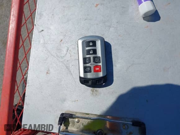 2015 Toyota Sienna XLE with VIN 5TDYK3DC8FS533898, listed as a IAAI auction lot 42630483 with 531,640 mi miles and . Bid and sale history available at DreamBid. Image 11.