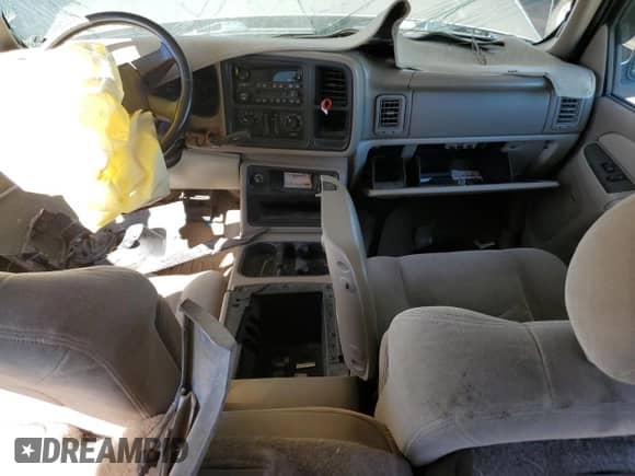 2003 Chevrolet Suburban LT с VIN 3GNGK26U33G203907, выставлен на аукционе Copart как лот 46903905 с пробегом 318 022 миль миль и Списание • Salvage title. История ставок и продаж доступна на DreamBid. Изображение 8.