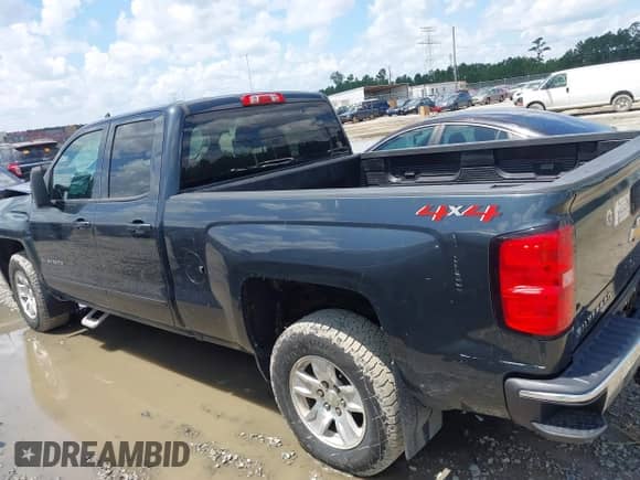 2019 Chevrolet Silverado 1500 LT z VIN 2GCVKPEC0K1106550, wystawiony jako IAAI lot #42768386 z przebiegiem 67 788 mil mil oraz . Historia ofert i sprzedaży dostępna na DreamBid. Obrazek 14.