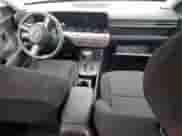 2024 Hyundai Kona SE z VIN KM8HA3ABXRU128992, wystawiony jako Copart lot #72081364 z przebiegiem 4 250 mil mil oraz Nie do naprawy • Non repairable. Historia ofert i sprzedaży dostępna na DreamBid. Obrazek 8.