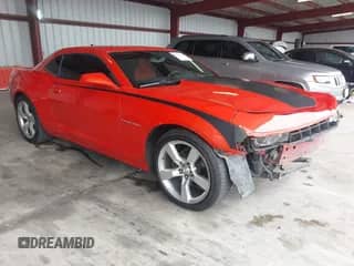2010 Chevrolet Camaro 2LT z VIN 2G1FC1EV9A9141399, wystawiony jako IAAI lot #43529795 z przebiegiem 148 943 mil mil oraz . Historia ofert i sprzedaży dostępna na DreamBid. Obrazek 1.