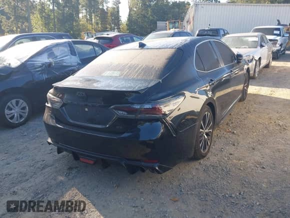 2020 Toyota Camry SE with VIN 4T1G11AK7LU927300, listed as a IAAI auction lot 43327703 with 109,497 mi miles and . Bid and sale history available at DreamBid. Image 4.
