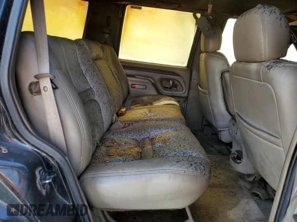 2000 Cadillac Escalade z VIN 1GYEK13R4YR103293, wystawiony jako Copart lot #58673244 z przebiegiem Nie podano mil oraz Nie do naprawy • Non repairable. Historia ofert i sprzedaży dostępna na DreamBid. Obrazek 11.